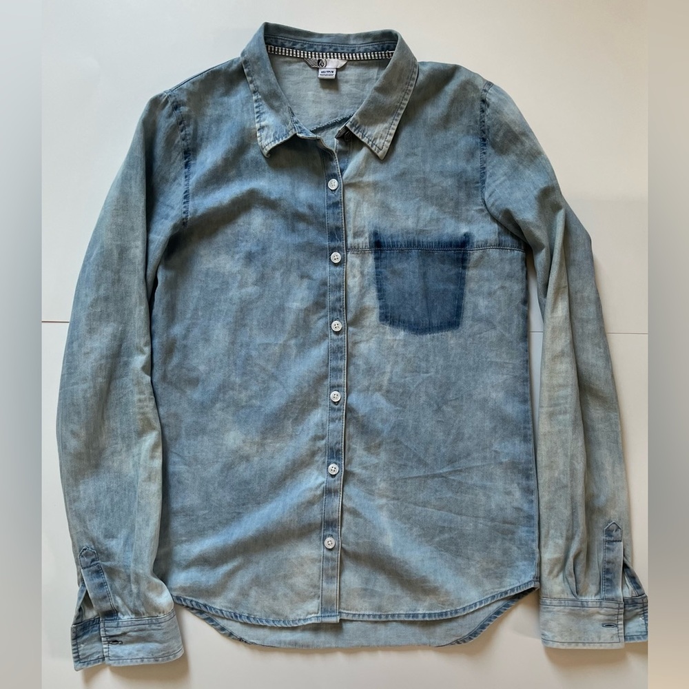 Volcom denim oversized snap button jean shirt light washed soft size xs